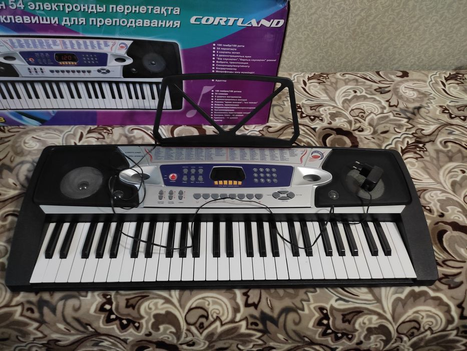 Продам синтезатор