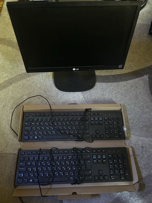 LG 19” LED Монитор 19M35A-B + 2x Dell KB216 USB клавиатури