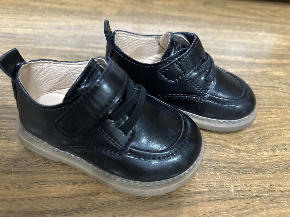 Продам туфли на мальчика