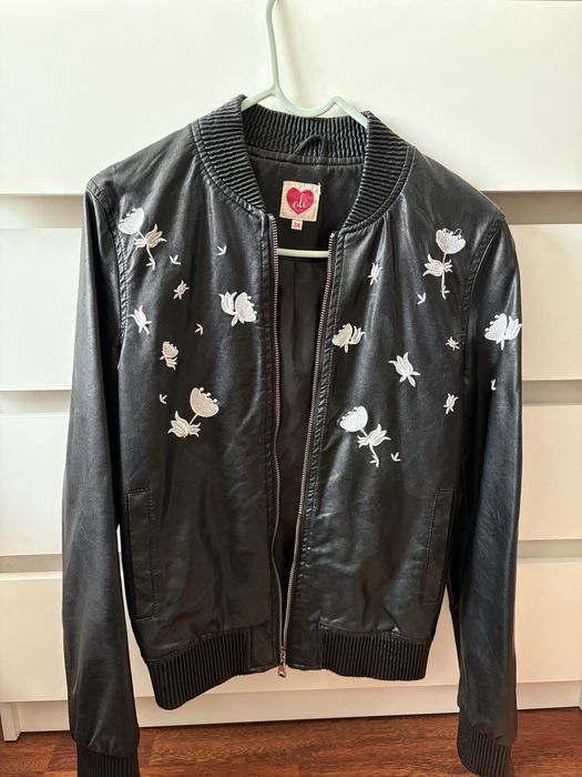 Продам кожаную куртку для девочки