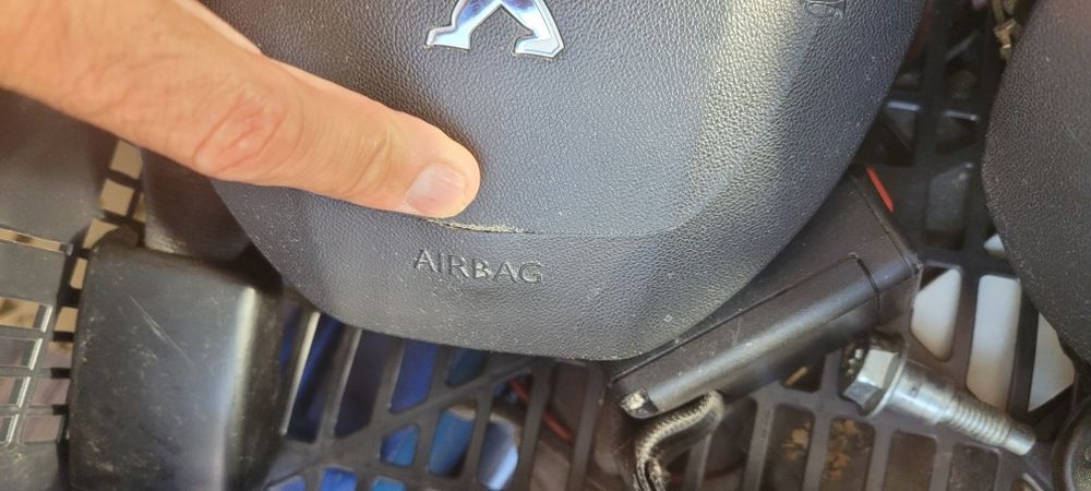 Пежо 208 на части