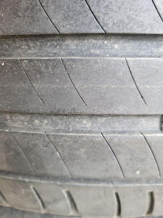 Vând cauciucuri MICHELIN 215/65 R17