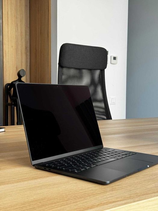 MacBook Air 13” Apple M3 (2024) | 8GB RAM | 256GB SSD | Stare excelent