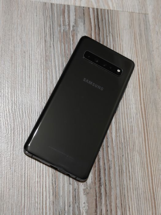 Samsung S10 Plus 256 gb Ram 8 5G android 11