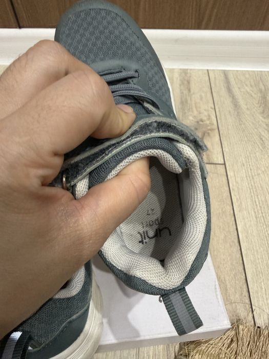 кроссовки 27р…..