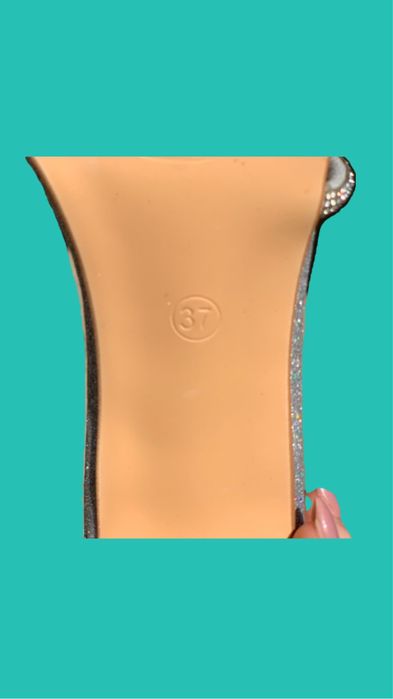 Сандали на висок ток