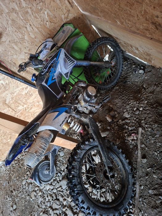 Vând cros 125cc  urgent preț 16 milioane  negociabil