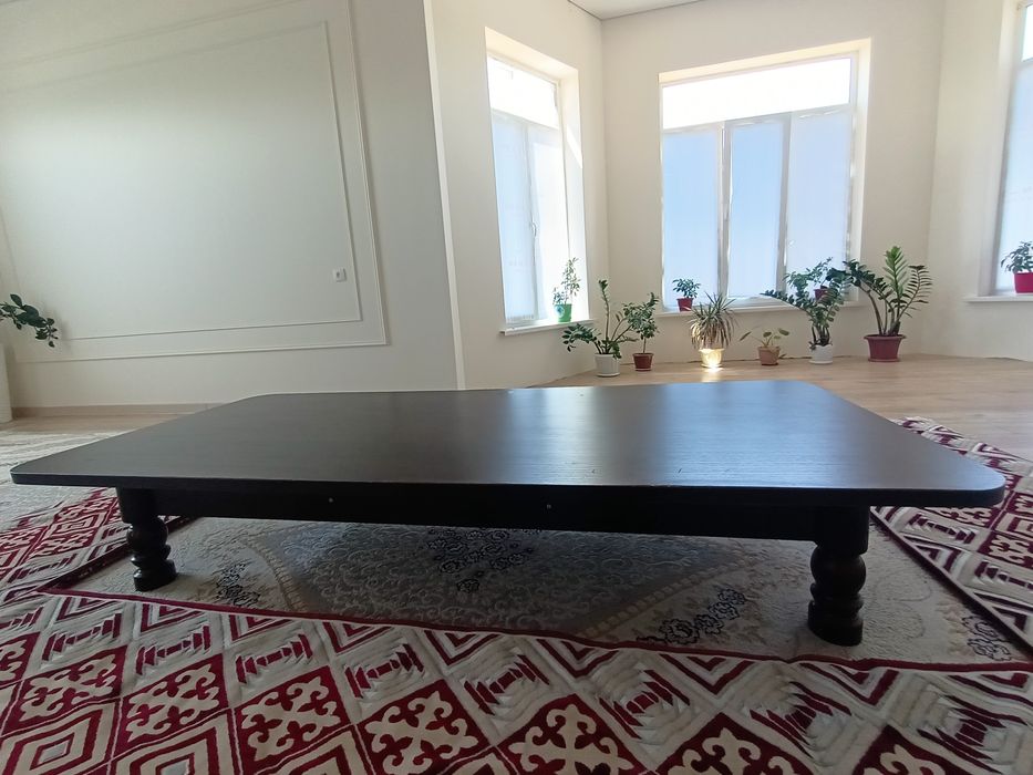 Продается гостиный стол