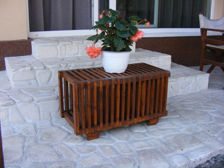 Vand suport flori din lemn