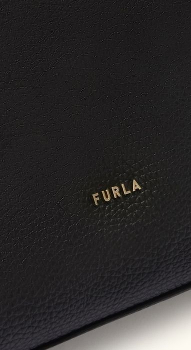 Продавам чисто нова Чанта Furla Lara Nero
