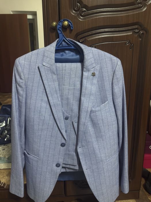 Срочно продам костюм