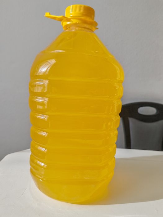 Vând ulei de floarea soarelui 100 % natural