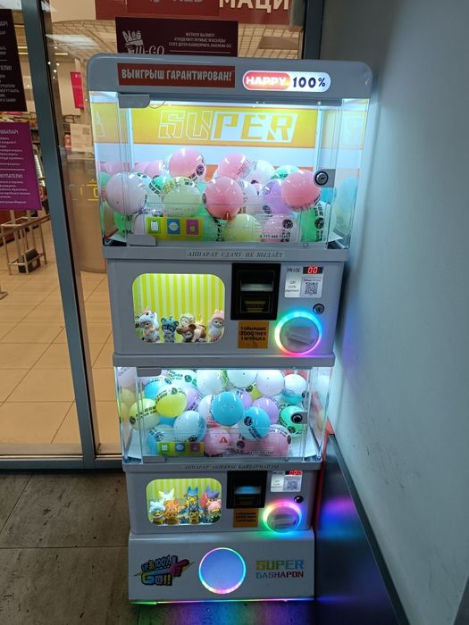 Аппарат с игрушками Гашапон