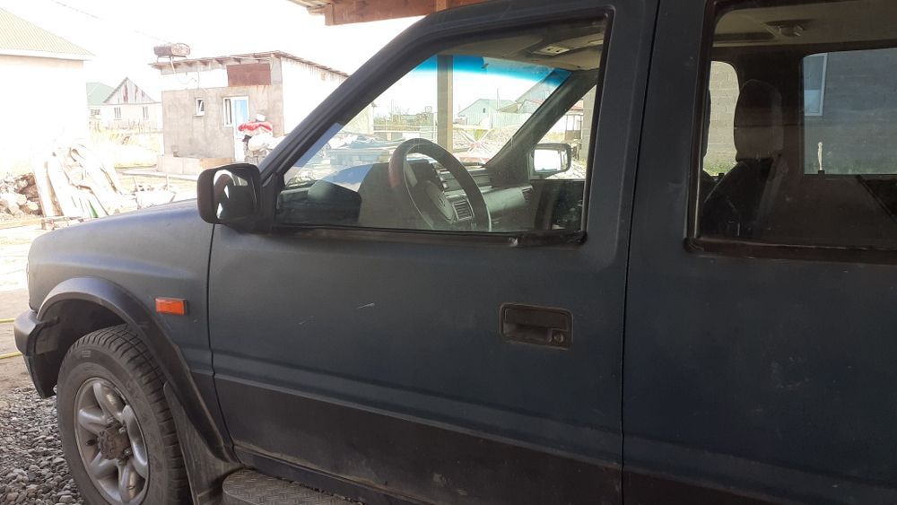 Опель фронтера машина