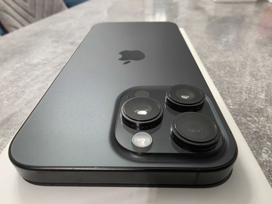 Iphone 16 pro max 256 гб като нов
