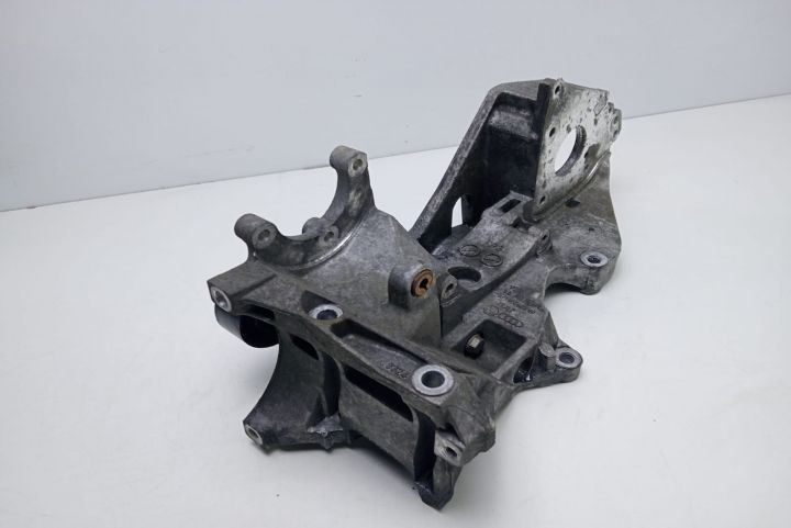 Suport accesorii   03L903143H Audi A6 4F/C6