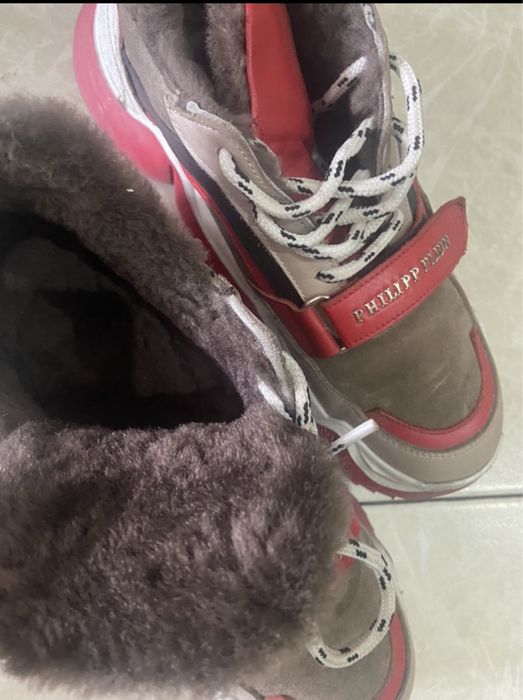 Продаются зимние кроссовки