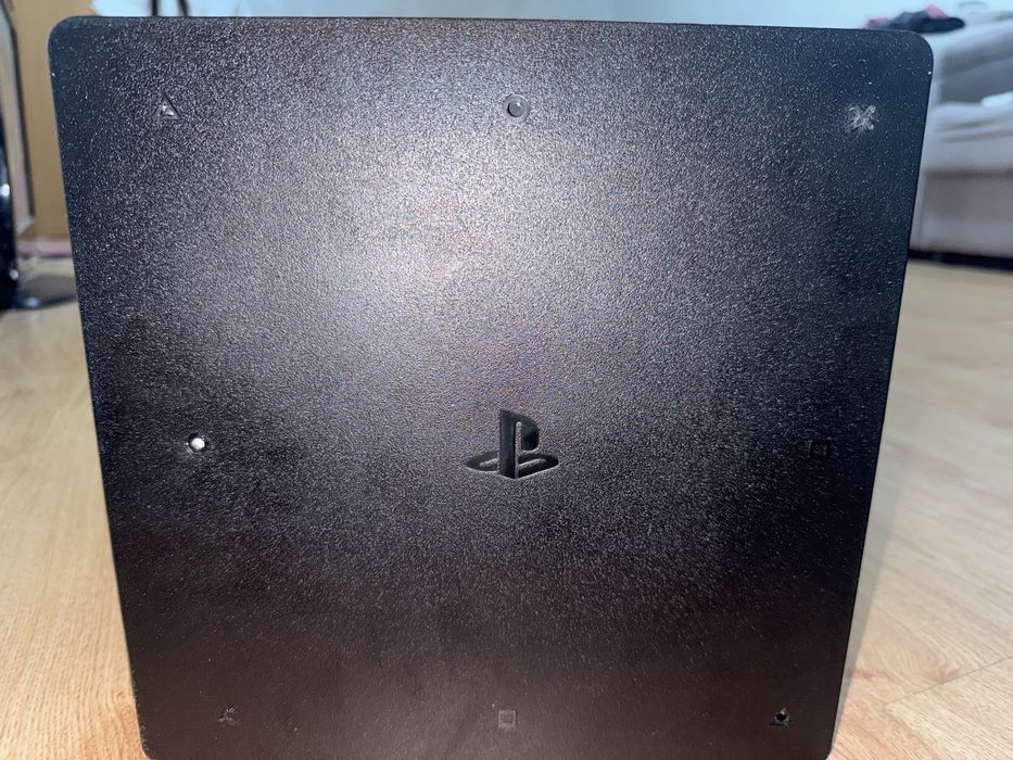 Продам Sony PlayStation 4 slim