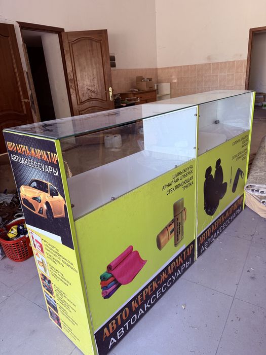 Продам стеклянную витрину