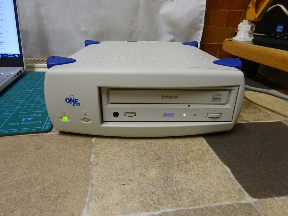 Unitate optica externa vintage /cd drive scsi