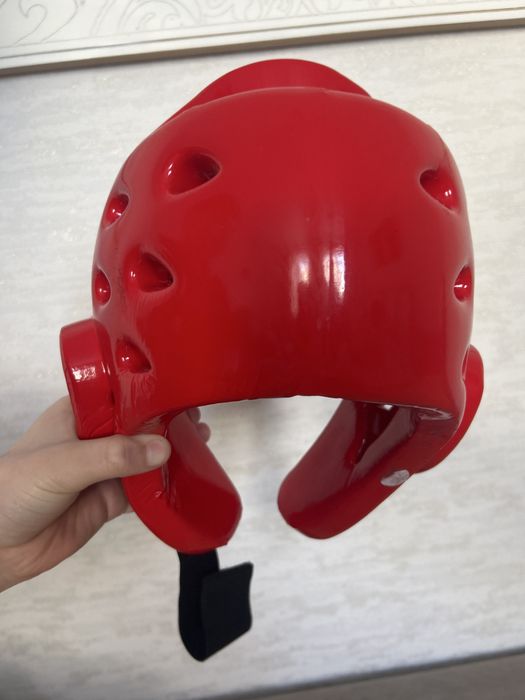 Красный шлем  (в отличном состоянии)