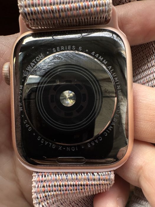 Продам оригинал  смарт часы Appel Watch Series 5 44 mm