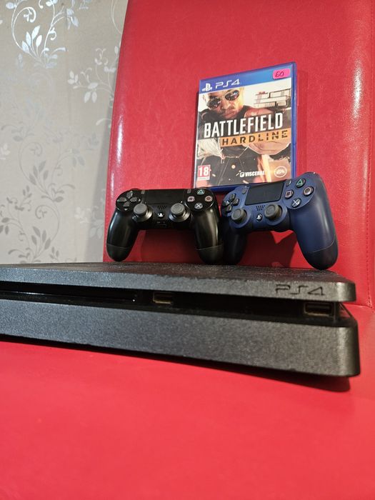 Vând PlayStation 4