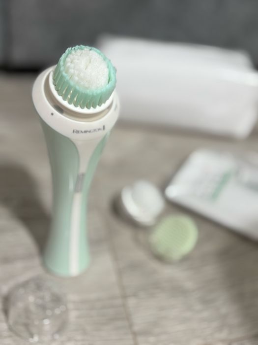 Perie faciala pentru curatarea tenului Remington