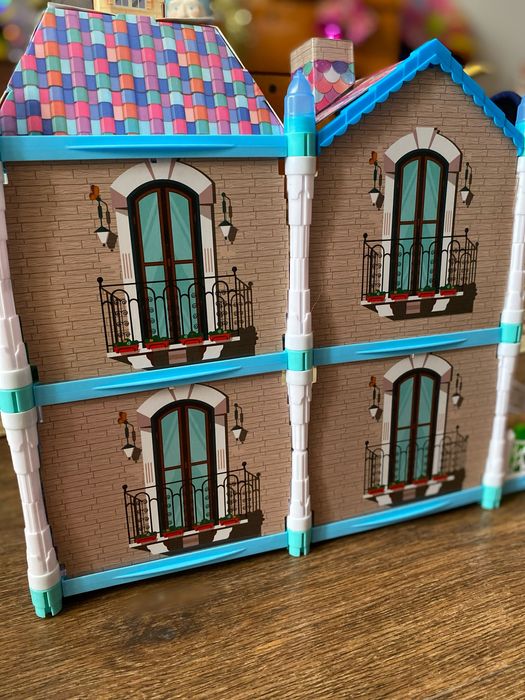 Кукольный домик с мебелью