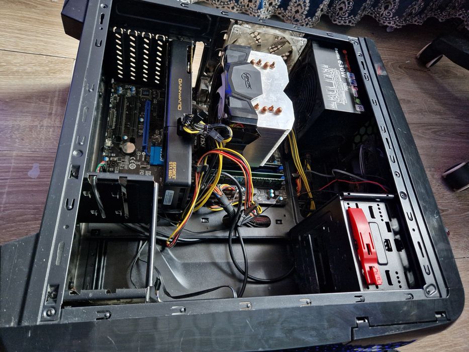 Vand Unitate PC Gaming cu i7 4770 și GTX 660TI,,10GB ram sursa 630 w