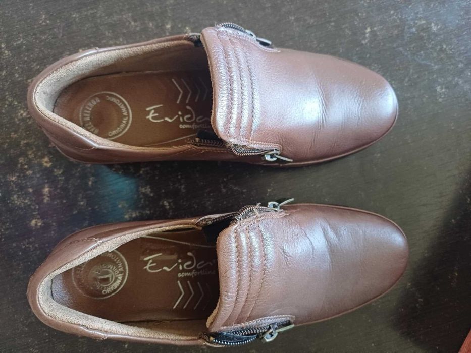 Pantofi foarte comozi, din piele