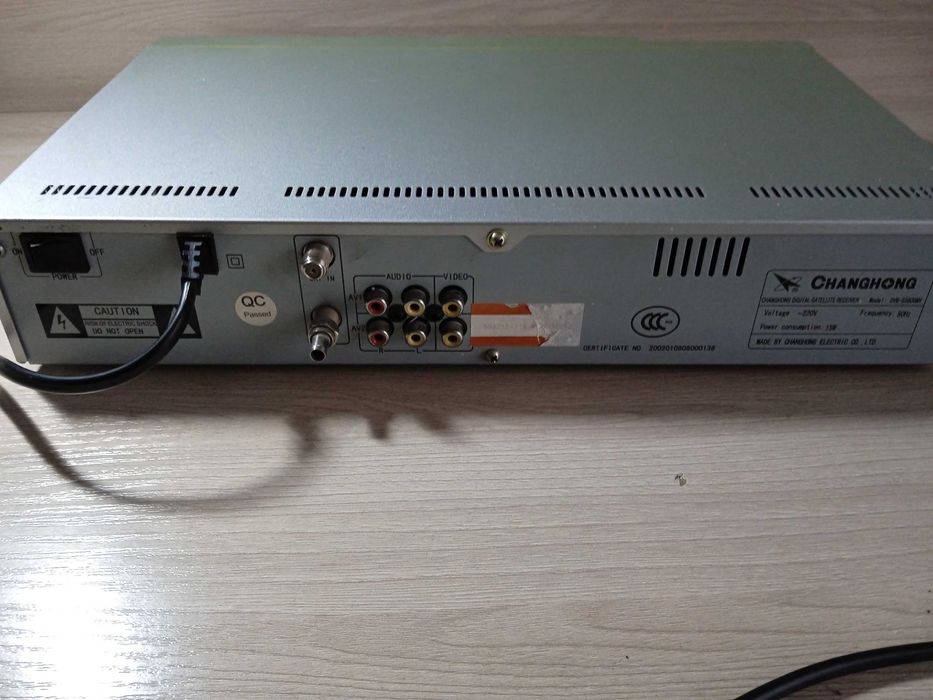 Тюнер рабочий в хорошем состоянии