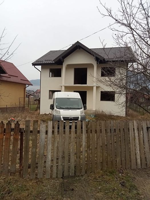 Casă de vânzare în Câmpulung