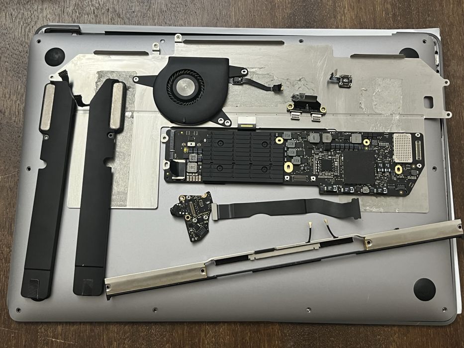 Macbook Air 13 2020 A2179 (на части)