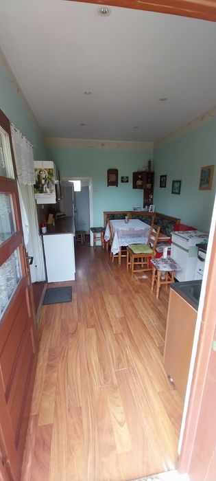 Vând casă pe curte comună