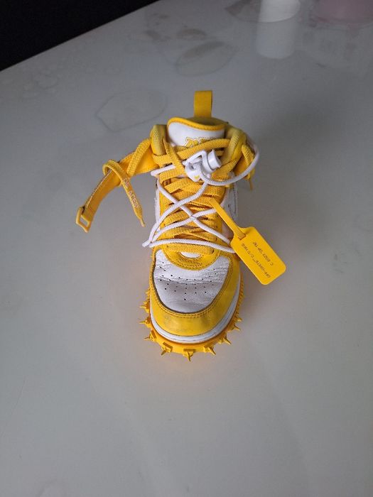 Vând Nike Air Force 1 MID Off White