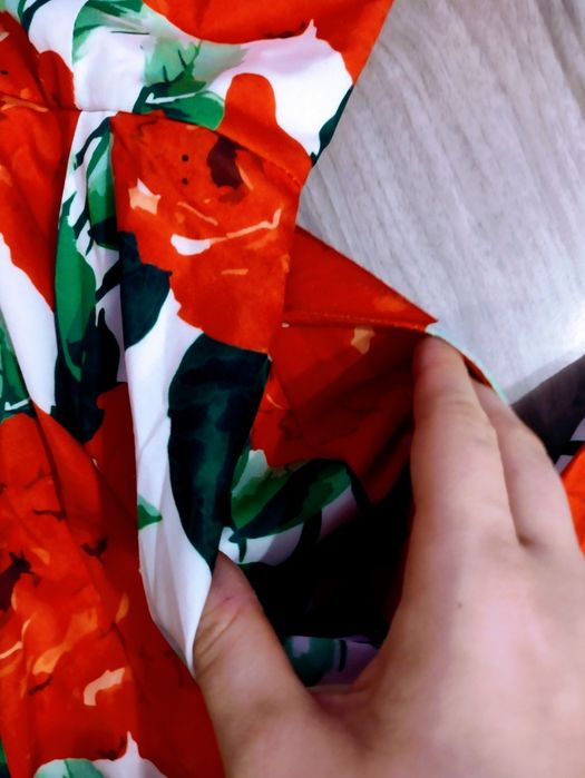 Дамска рокля с рози