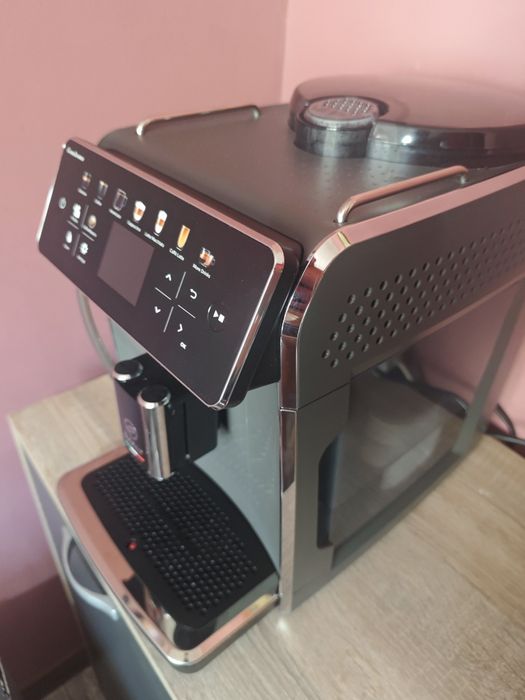 Каферобот Saeco GranAroma SM6580/10 с 22месеца гаранция
