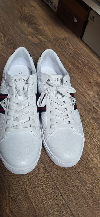 Adidasi barbati GUESS