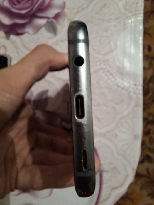 Продам Samsung s9+ 64gb