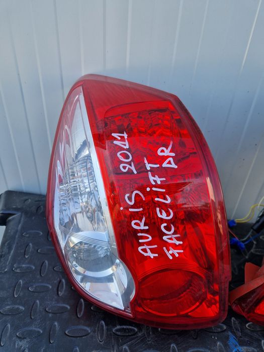 Stopuri/Triple spate Toyota Auris Facelift 2011