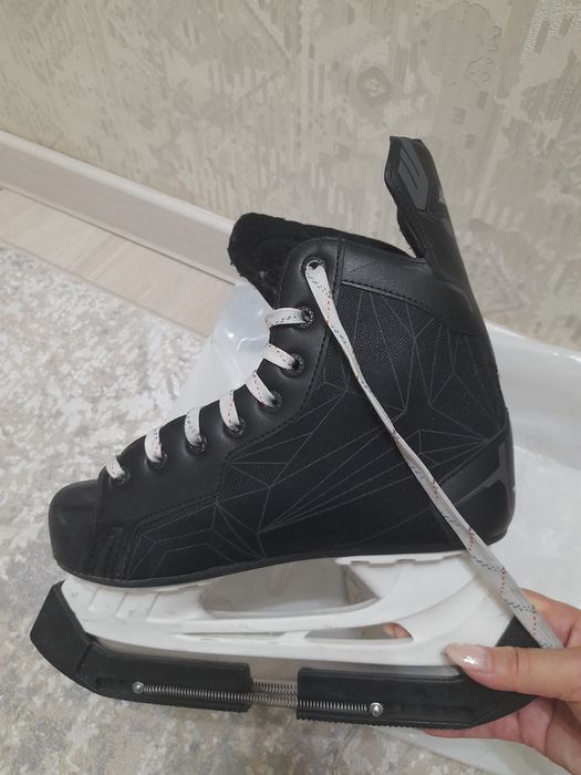 Коньки чёрные мужские