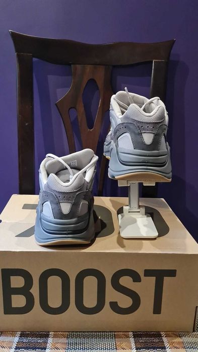 Adidas Yeezy Boost 700 V2