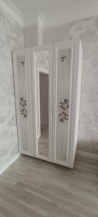 Продам шкаф и тумбу