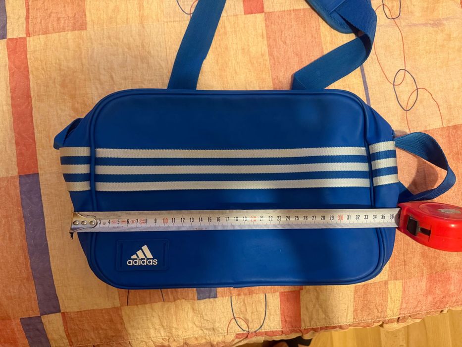 Синя спортна чанта през рамо Adidas. Много запазена