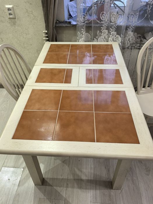 Стол со стульями