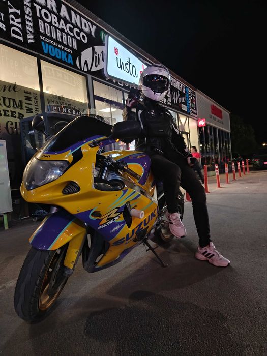 Продавам мотор Suzuki GSX-R 600 k3 alstare