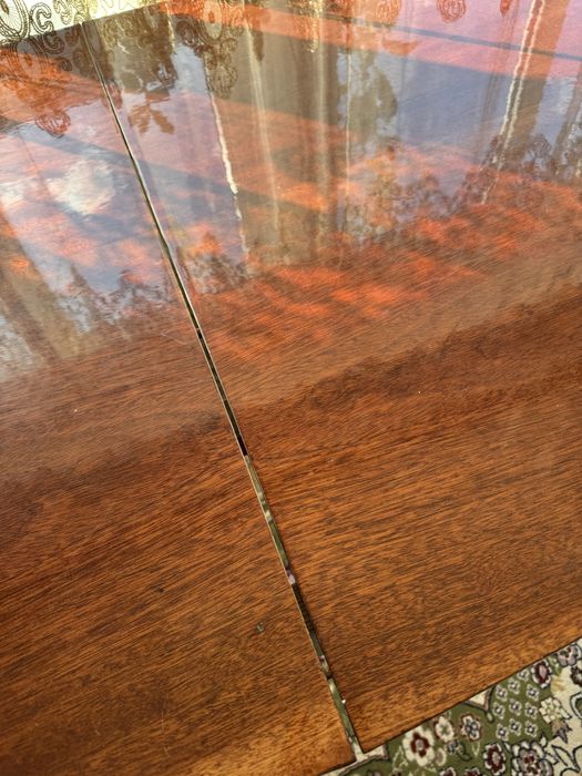 Стол в хорошем состоянии