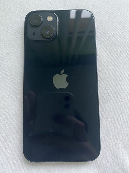 Продавам iPhone 13