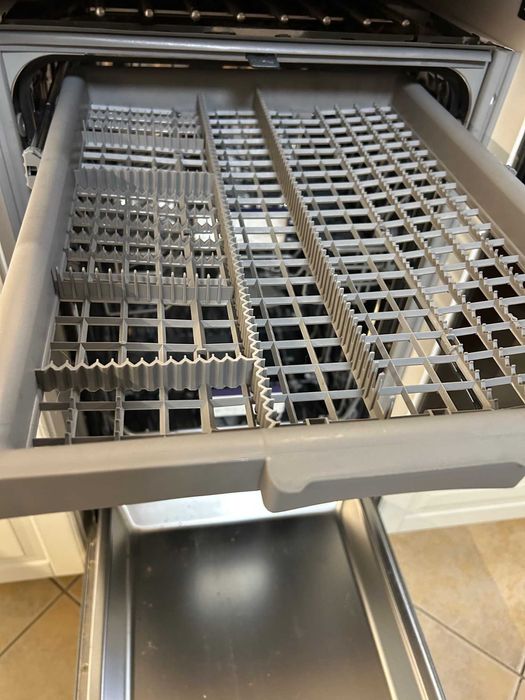 Съдомиялна Beko DIS48120 за части - отлични кошници и помпа